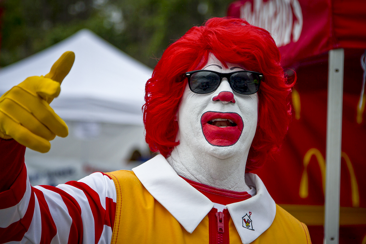 Clown mcdonalds. Рональд Макдональд. Рональд макдональдс. Клоун Рональд Макдональд. Рональд Макдональд фото.